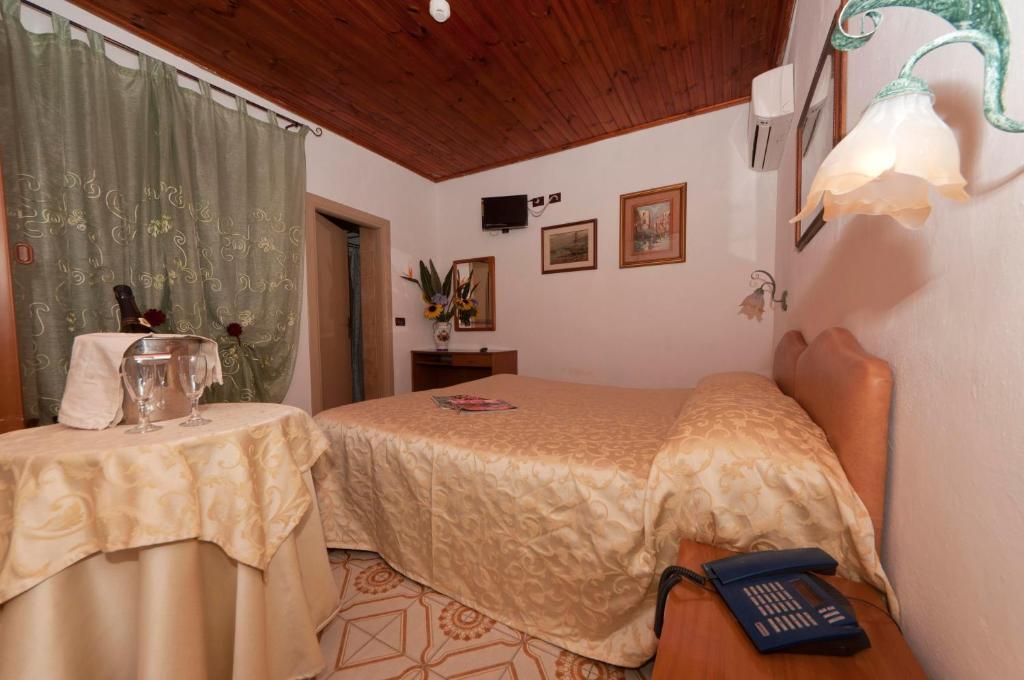 Hotel Villa Franca Forio di Ischia Szoba fotó